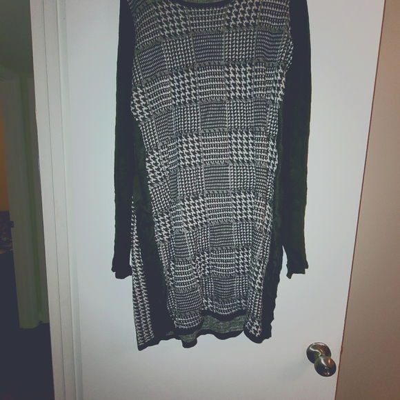 Calvin Klein - Picture 2 of 2